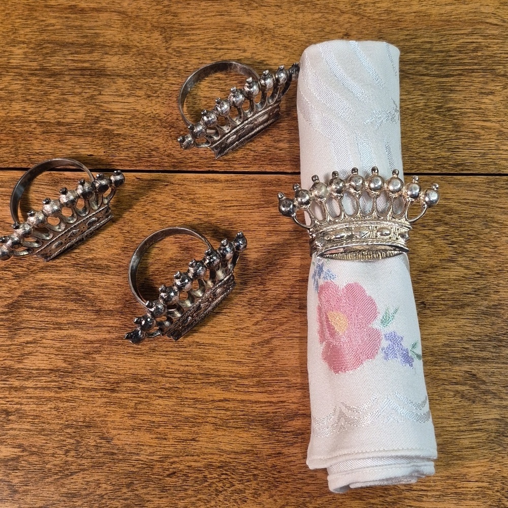 NAPKIN RINGS Crown Shaped Motif, Silver Tone, Set of 4